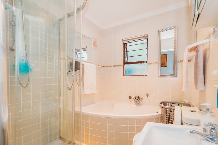 5 Bedroom Property for Sale in Herolds Bay Western Cape